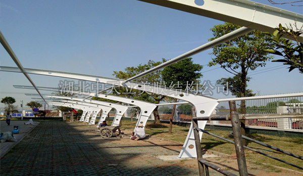 膜結(jié)構(gòu)車棚現(xiàn)場施工圖