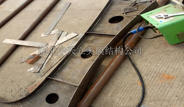 膜結(jié)構(gòu)車棚現(xiàn)場施工圖