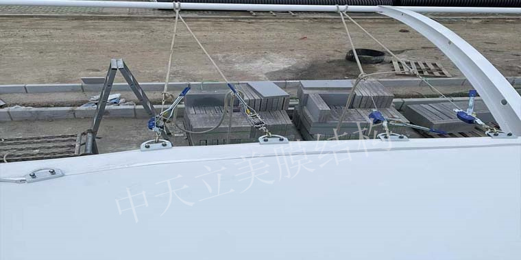 膜結(jié)構(gòu)電動(dòng)車車棚